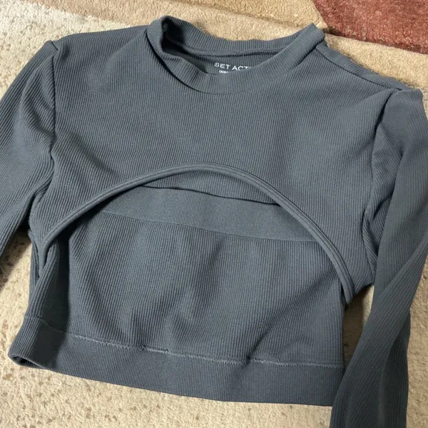 SET ACTIVE Ribbed Cutout Long Sleeve Crop Top Womens S Grey Athleisure Mock Neck - Image 6