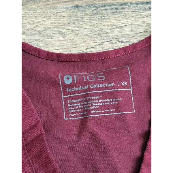 EUC‎ Womens Figs technical collection short sleeve KU University logo size XS - Image 6