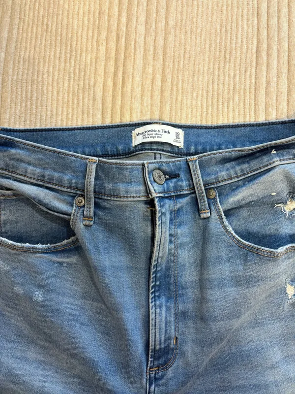 Abercrombie High-Rise Jeans - Image 2