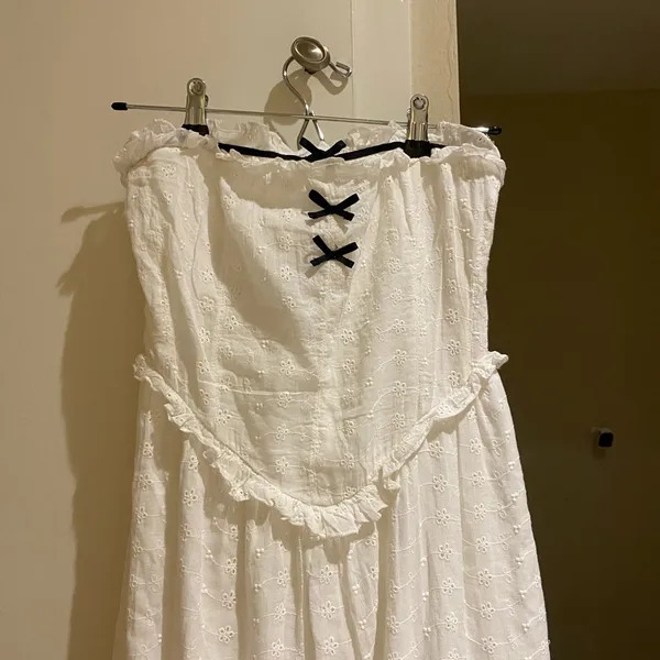 NWOT urban outfitters strapless white midi dress with eyelets - Image 6