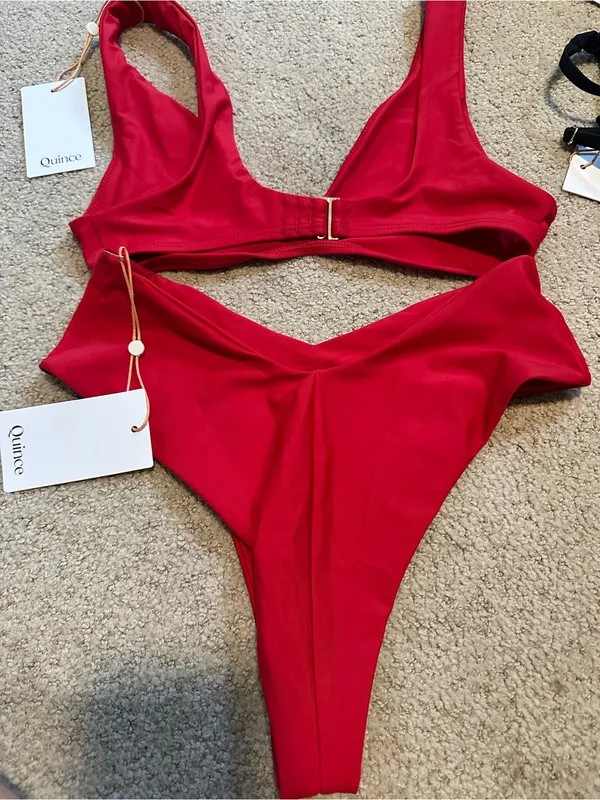 NWT Quince Plunging V cut bikini set cherry red small - Image 4