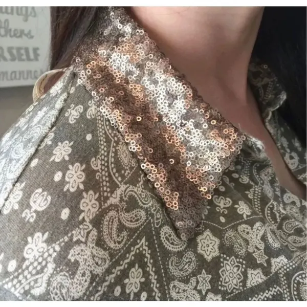 Womens Buckle BKE Gimmicks Sequin Collar Back Collar Button Down Cutout Top - S - Image 4