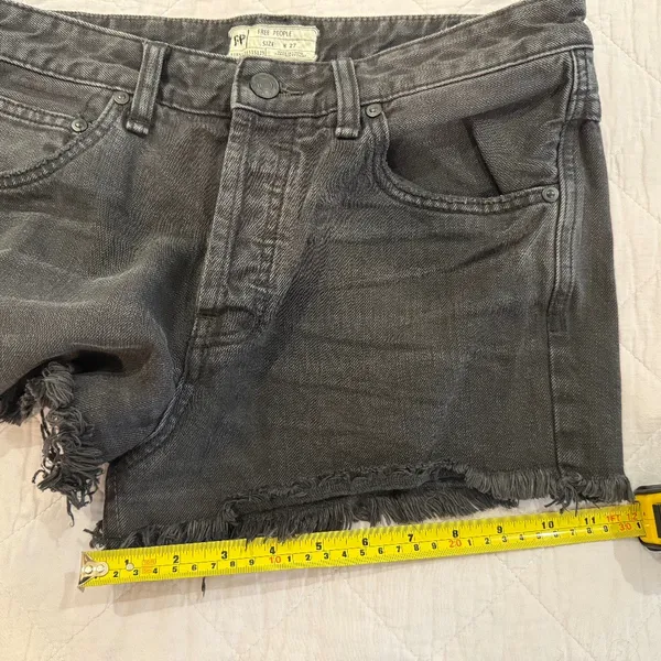 FREE PEOPLE High Rise Black Denim Jean Short Shorts 27 Raw Edge Frayed Cutoff - Image 7