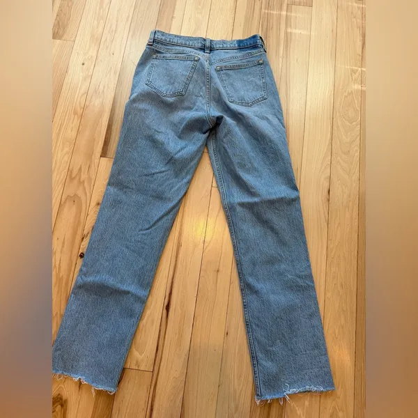 Abercrombie & Fitch 90s Straight denim jeans in a light wash with a raw hem! - Image 2