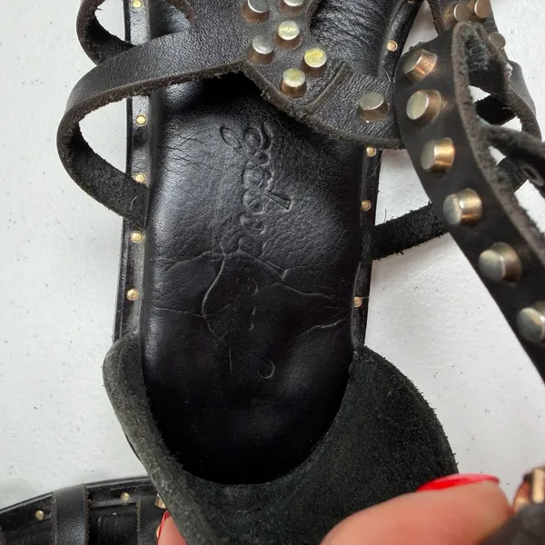 Free People 37 US 7 Gladiator Sandals Black Leather Studded Strappy Boho Flat - Image 11