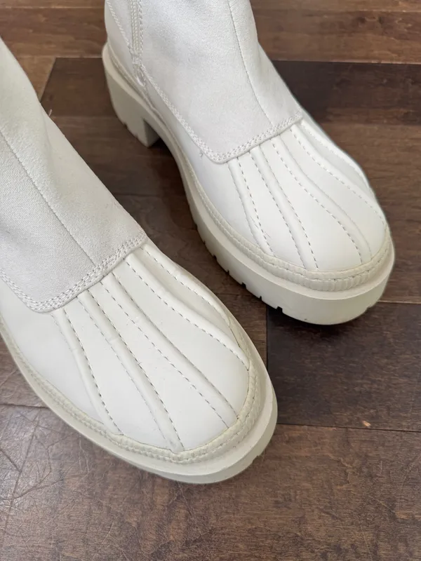 Universal threads target cream white ankle rain boots 7.5 - Image 4