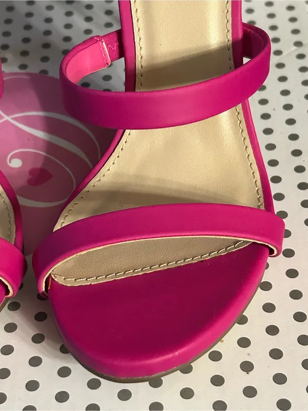 Delicious Women’s Estella Hot Pink Strappy Ankle-Heel Sandals SZ 6 BNIB - Image 8