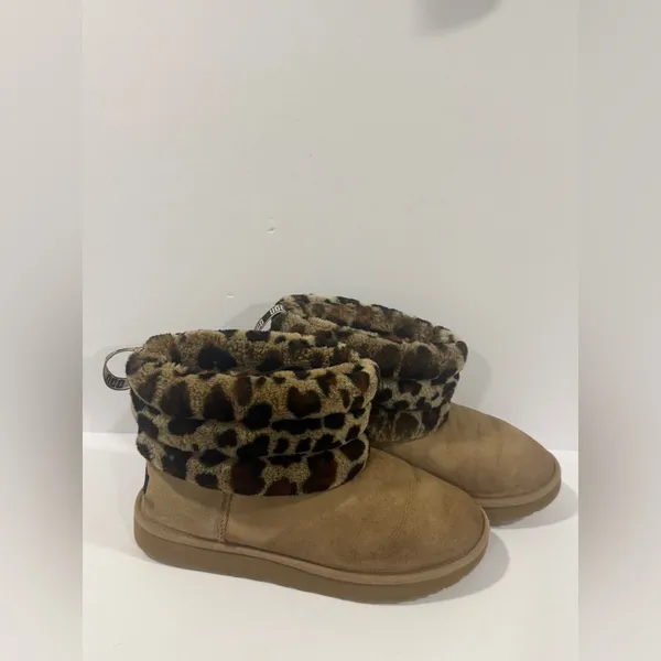 UGG Classic Short Chestnut Leopard Cuff Boots Women 11 Sheepskin Winter Cozy - Image 8