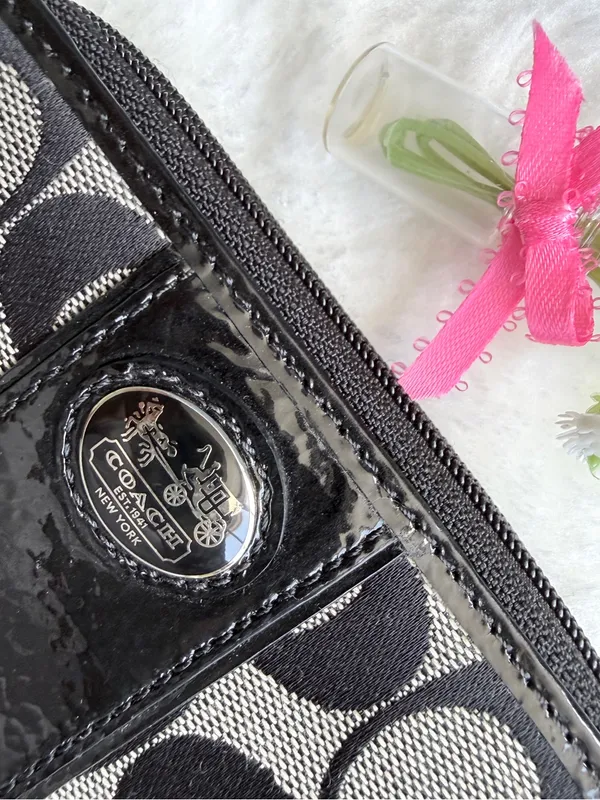 Vintage Coach Zip Around Wristlet - Image 7