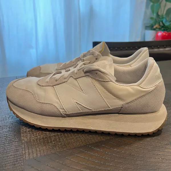 New balance white the intelligent choice 237 unisex women 10 men 8.5 - Image 3