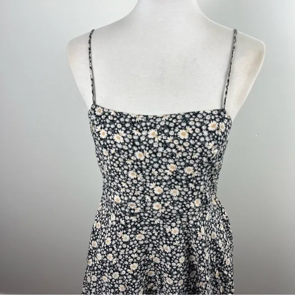 Urban Outfitters Black Daisy Floral Smocked Mini Dress Ruffle Hem Size M FD5532 - Image 9