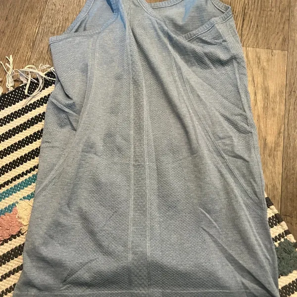 Lululemon swiftly tank in beautiful blue‎ in size 2 - Image 7