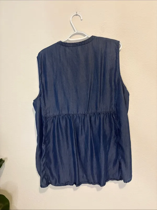 Kaari Blue Curvy 3X Sleeveless Button-Down Denim-Look Top - Navy Blue - Image 4