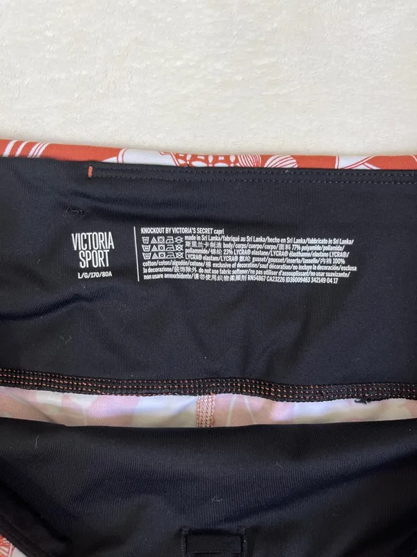 Victoria's Secret Sport Knockout Capri Leggings Size Large - Image 4