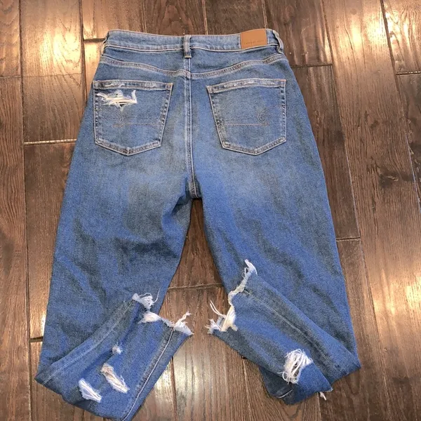 American Eagle MOM jeans distressed size 6 regular - Image 8