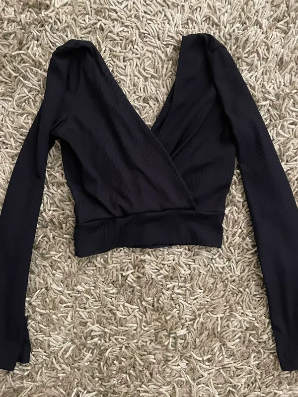 Cross Front VNeck Top - Image 3