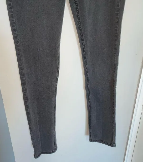 𝅺GRAY Skinny Jeans Size 30 - Image 3