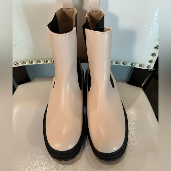 Lulu’s New Derrie Light Nude Platform Ankle Boots Chelsea Women’s Size 6.5 - Image 2