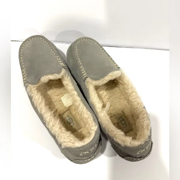UGG Ansley Slippers Womens 8 Gray Suede Shearling Lined Moccasin - Image 8