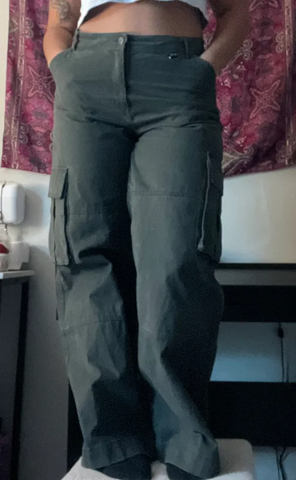 Cotton On Cargo Pants Green - Image 4