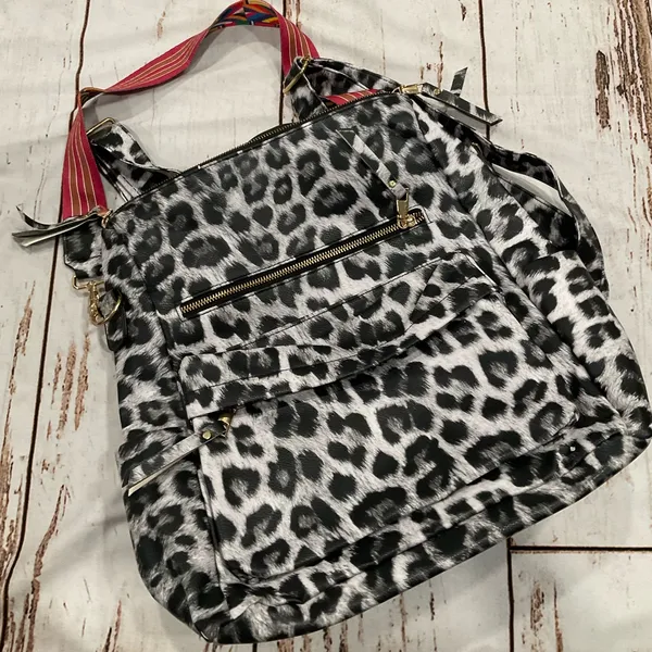 Nwot Modern & Chic Faux Leather Convertible‎ Tote Strap Backpack - Image 6