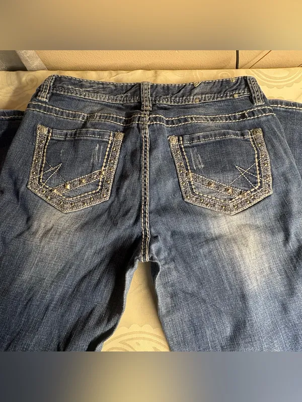 Rock & Republic Dark Blue Denim Jeans with Pink Embroidery - Image 12