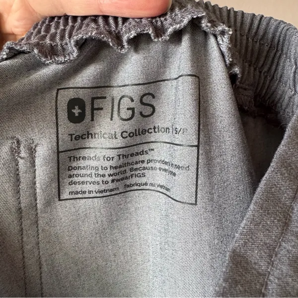Figs Women’s Yola Skinny Scrub Pants‎ in Graphite Gray Size Small - Image 2