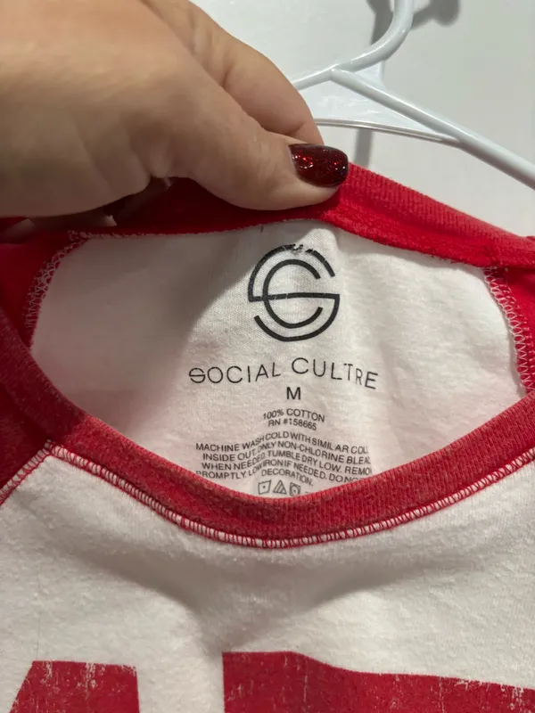 Social Culture Red and White Cropped Tee, Sz M - Image 2