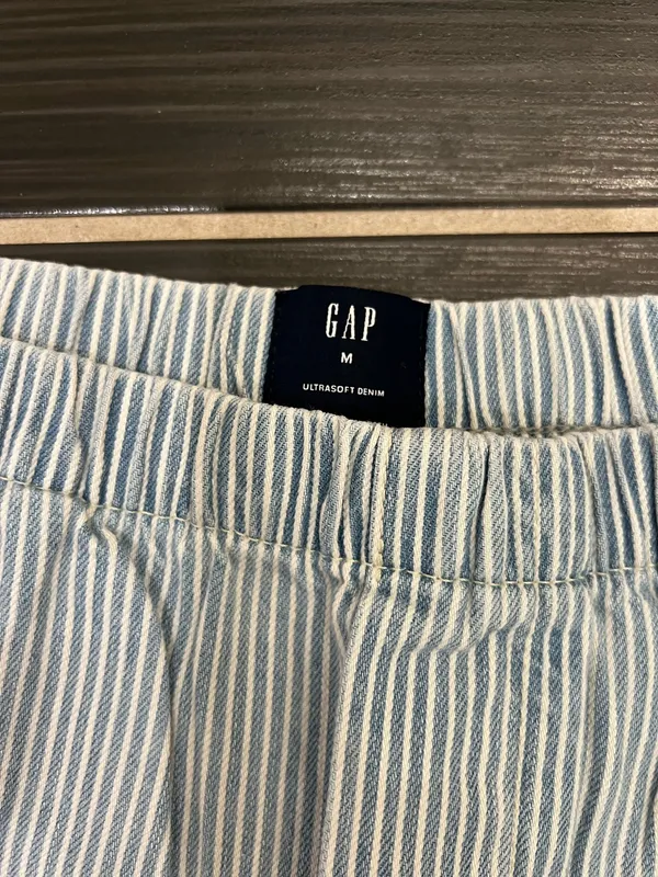 Gap Shorts - Image 3