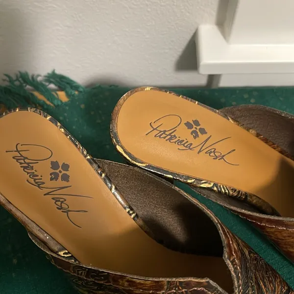 Patricia Nash Mules/clogs Ruffina Bronze Florals - Image 6