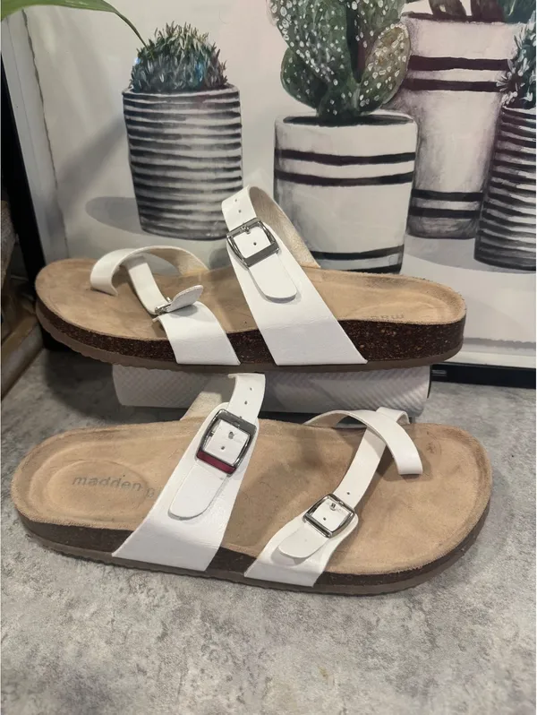 Madden Girl Bryceee Sandal White Criss-Cross Toe Straps Women's Size 9 - Image 3