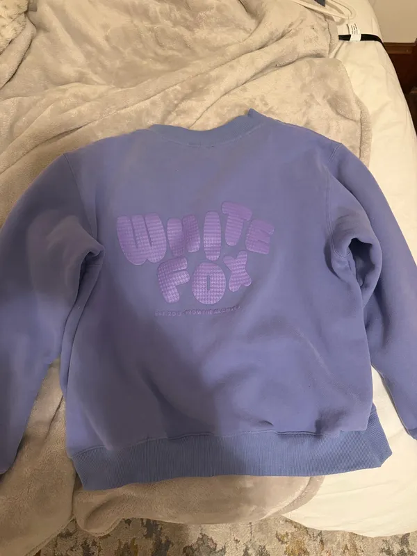 White fox sweatshirt - Image 4