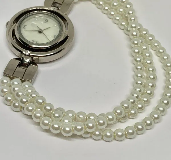 TCZ Simulated Pearl Silver Tone Quartz Analog Ladies Watch 29mm size 8” running - Image 4