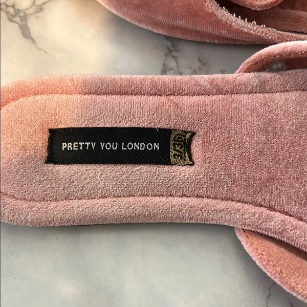 Cozy Pink Pom-Pom Slippers B04 - Image 2