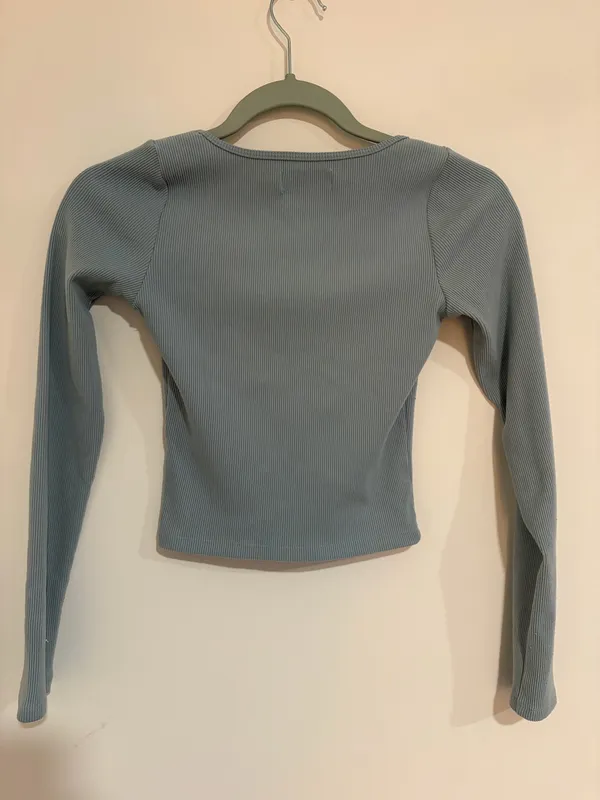 Long Sleeve Hollister Top - Image 4