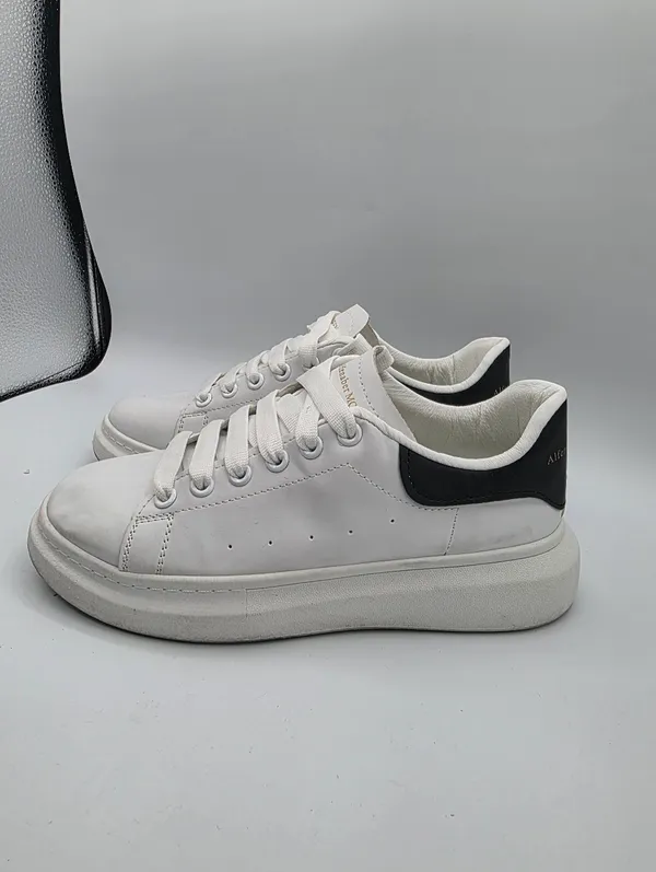 Women's Oversized Colorblocked Sneakers White Black Size 10 Minimialistic - Image 2