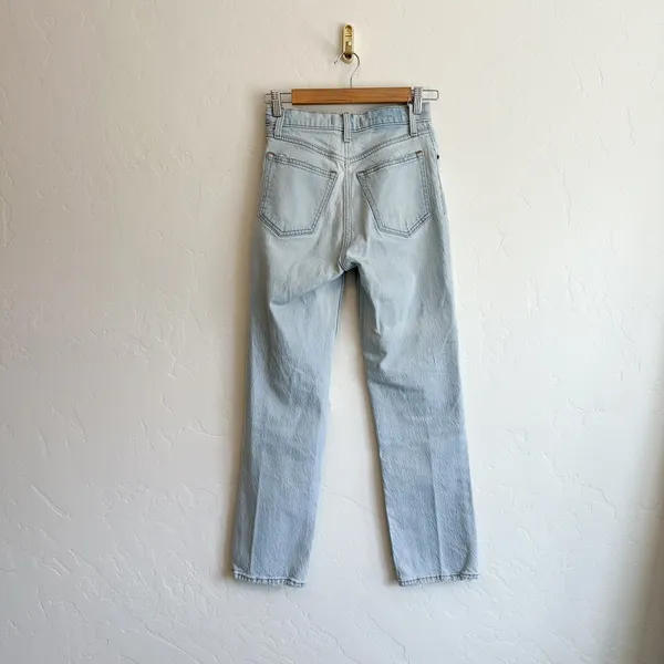Abercrombie | 90s Straight‎ Ultra High Rise Distressed Knee Jeans Light Wash - Image 3