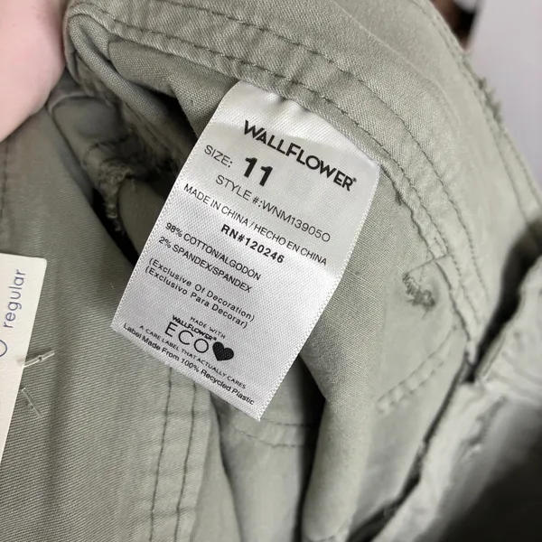 Wallflower Green Feisty Curvy Low Rise Fit Cargo Flare Pants Juniors 11/30 - Image 7