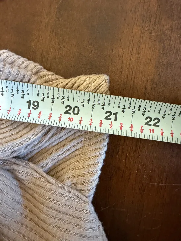 Women’s Express beige sweater long sleeve small new with tags - Image 4