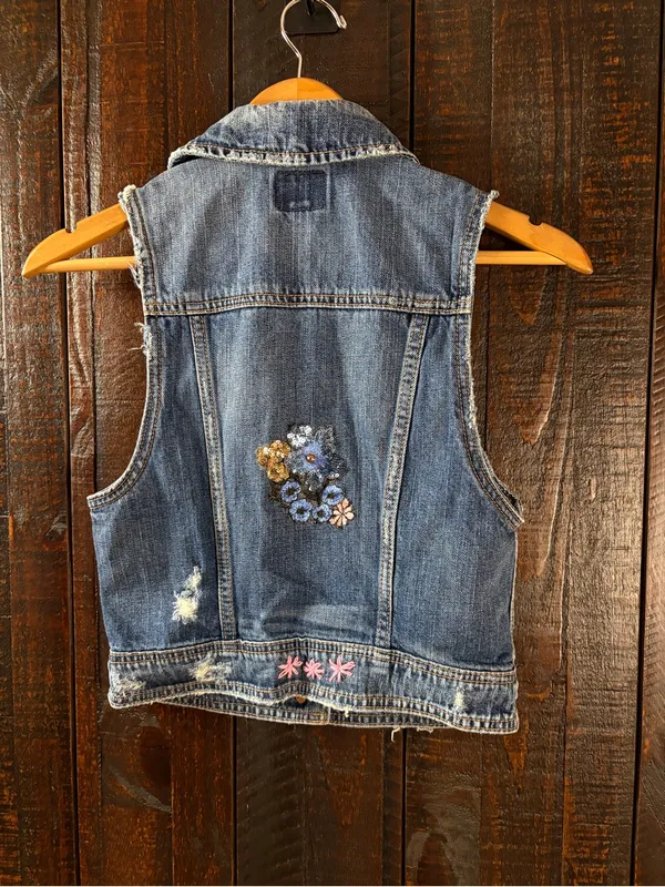 American Eagle Floral Embroidered Distressed Denim Vest XS - Image 5
