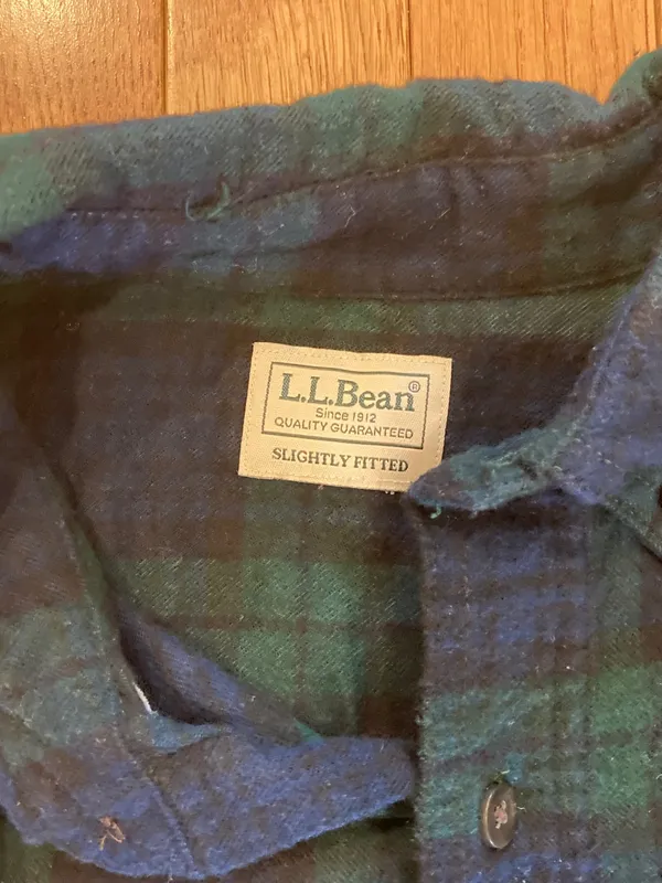 L.L. Bean Men’s Outdoor Green and Blue Plaid Flannel Casual Button Down Shirt - Image 4