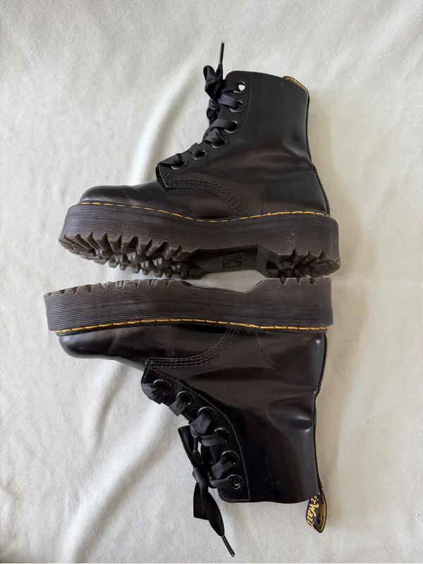Dr. Martens MOLLY Women's Leather Platform Boots Size 8 - Image 8