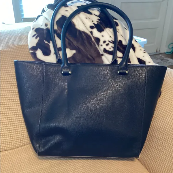 Liz Claiborne Black pebbled faux leather purse - Image 12