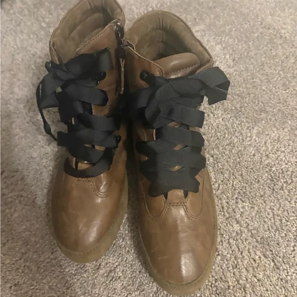 NWOT Kelsi Dagger Brown Ankle Boots with Black Laces - Image 2