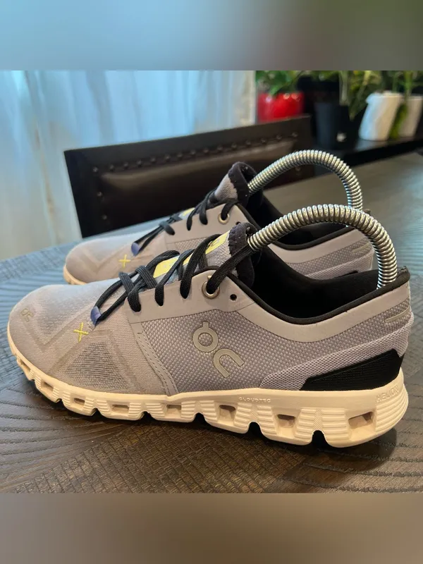 On Cloud X 3 athletic shoes gray/purple 7 women - Image 4