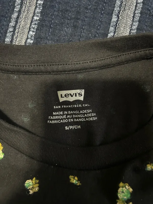 Levi’s Black Floral Print T-Shirt – Size S - Image 3