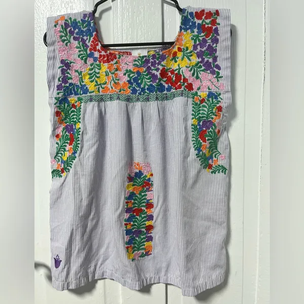 J Marie Floral Embroidered purple and white seersucker sleeveless top size small - Image 3