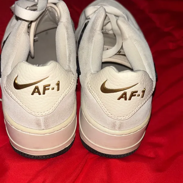 Nike Women's Cream and Black Sneakers - Image 3
