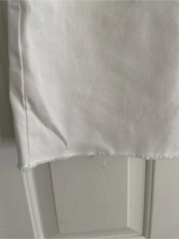 tgla Francesca's White Denim Mini Skirt Frayed Hem Five Pocket Size Medium new - Image 3