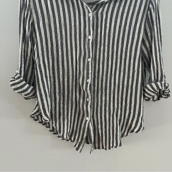 Jane and Delancey Blouse,Striped Size Large. Roll up sleeve button option! - Image 4